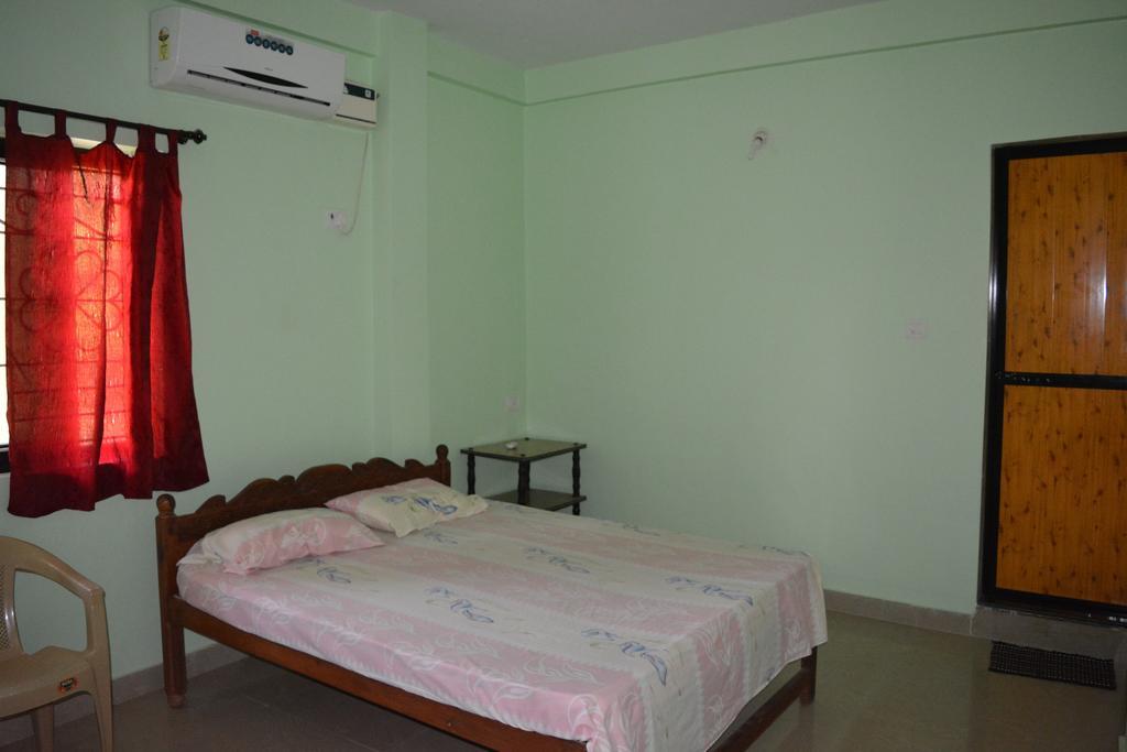 Vailankanni Guesthouse Morjim Phòng bức ảnh